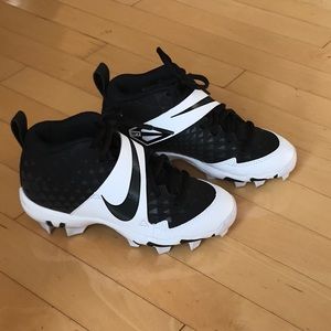 NWOT Nike kids Trout 6 Football cleats - size 6Y
